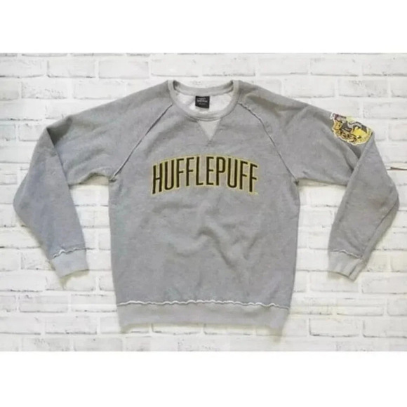 Universal Wizarding World of Harry Potter Hufflepuff Sweatshirt Crew Neck XS b15 - Picture 1 of 4